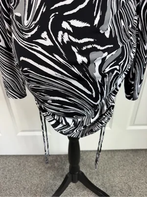Bar III Black White Abstract Ruched Bodycon Dress Size L Long Sleeve thumbnail 5