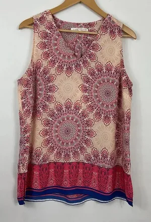 Violet + Claire Sleeveless Medallion Print V Neck Top Size‎ Large thumbnail 1