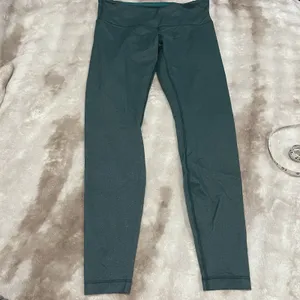 Lululemon Class Stretch Butter Soft Leggings in Green (Size 8, 27” inseam) thumbnail 2
