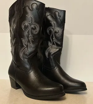 NWT CANYON TRAILS Women’s size 7 Chic Black Embroidered Heeled Boots thumbnail 1