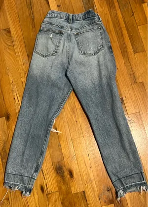 Abercrombie High-Rise Mom Jeans thumbnail 2
