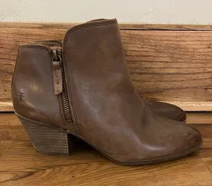 Frye Judith Zip Wheat Leather Ankle Booties Size: 8.5M thumbnail 3