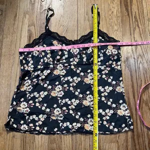 American Eagle Outfitters 100% Silk Floral Lace Trim Cami Tank Top Black Size 14 thumbnail 3