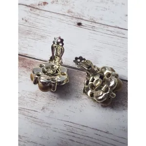 Vintage Lisner Clip On Earrings thumbnail 5
