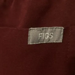 Figs Zamora Jogger Style Scrub Pants Women’s Size XS, 5 Pockets Wine Color thumbnail 7