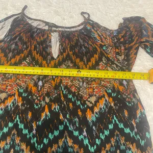 Cupio chevron multi color cold shoulder top shirt woman’s medium thumbnail 7
