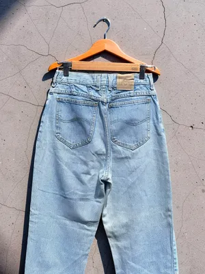 Vintage Lee Women’s High-Rise Mom Jeans Light Wash Tapered Leg 27x32 thumbnail 10