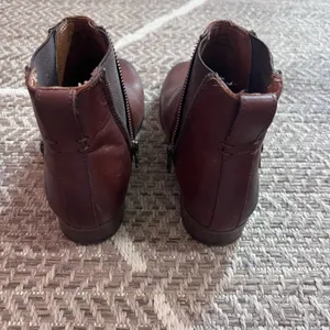 Frye Carly Zippper Chelsea Boot Sz 6.5B thumbnail 5