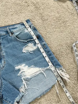 American Eagle Women’s Highest Rise ‘90 Boyfriend Shorts 3” Distressed 12 thumbnail 9