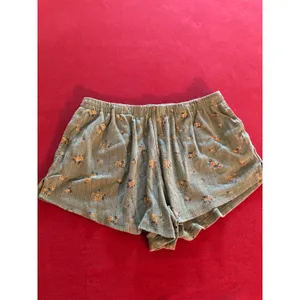 Colsie green floral pajama sleep shorts with pockets Size Medium thumbnail 2