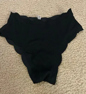 D19 bathing suit bottom black small us size 4 new beach wear thumbnail 1