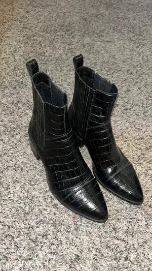 Vagabond Black Leather Platform Bootie thumbnail 3