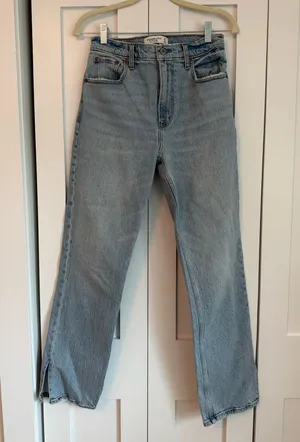 Abercrombie 90s Straight High-Rise Jeans thumbnail 1