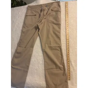 Vintage Old Navy Womens Khaki Ripstop Cargo Pants Tan Straight Leg Size 12 thumbnail 2