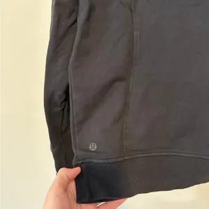 Lululemon Scuba Crew Neck Sweatshirt in Black Size 8 thumbnail 4