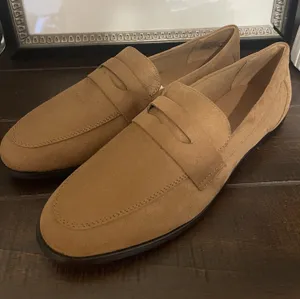 GAP Suede Loafer Penny Loafers Honey Brown Size 9 NWOB thumbnail 1