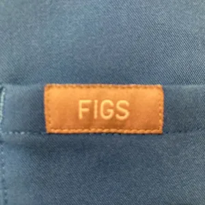 FIGS Women's Catarina Classic V-Neck One-Pocket Scrub Top in Royal Blue Size XL thumbnail 4