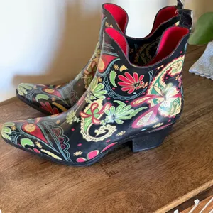 Corkys Womens 10 Black Floral Paisley Rubber Rain Boots Western Ankle Country thumbnail 9
