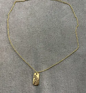 Delicate Gold Necklace with Floral Pendant thumbnail 1