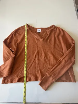 Cabi Thermal Top Women M Burnt Orange V-Neck Cropped Long Sleeve # 4369 thumbnail 2