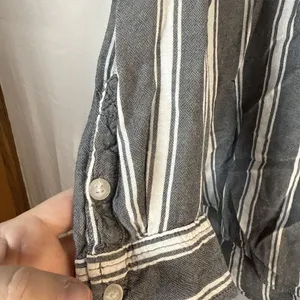 American Eagle Oversized Fit Grey And White Striped Button Shirt Women’s Medium thumbnail 6