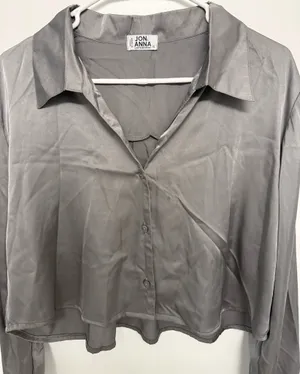 Anna Gray Satin Cropped Button-Down Shirt thumbnail 2