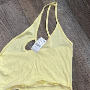 NWT Pacsun yellow crop top size small‎ thumbnail 2