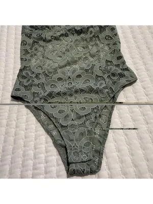 GILLY HICKS Small Green Lace Bodysuit Built In Bra Crochet Look Abercrombie thumbnail 12