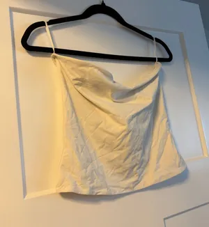 Aritzia Crop top thumbnail 1