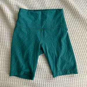 Lululemon Athletica Wunder Train High-Rise Shorts Kelly Green size 6 thumbnail 1