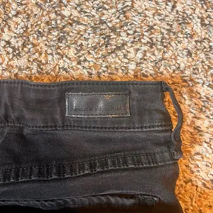 Abercrombie & Fitch Womens Black‎ Distressed Knee Skinny Jeans Size 30 26R Denim thumbnail 8