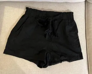 SHEIN BLACK SHORTS thumbnail 1