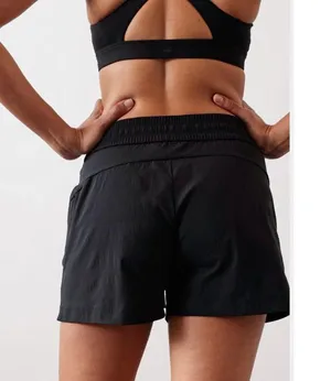 Athleta M Trekkie North Mid Rise 3 1/2" Shorts Black Medium thumbnail 3