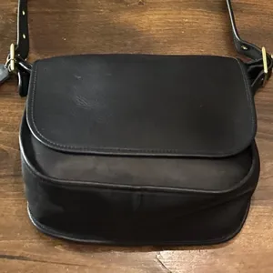 Vintage Coach Crossbody Bag Black Leather Flap Brass Classic Quiet Luxury 90s thumbnail 2