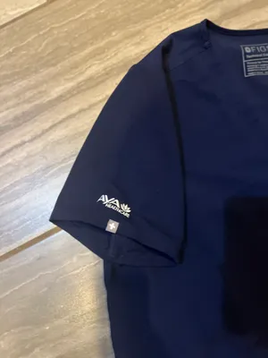FIGS Sz L Scrub Top(READ AD) No :( thumbnail 2