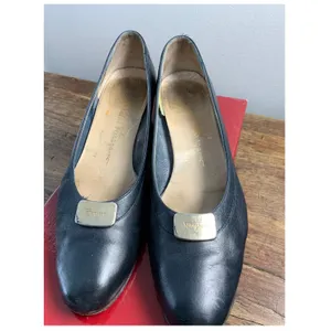 Salvatore Ferragamo Vintage navy heels women's size‎ 7S thumbnail 8