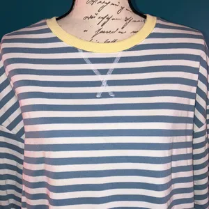 Trendy Queen Crewneck Sweatshirt, Small Blue thumbnail 2