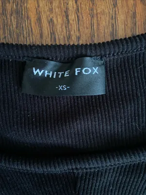 White Fox Boutique Black Ribbed Twist-Front Long Sleeve Crop Top thumbnail 2