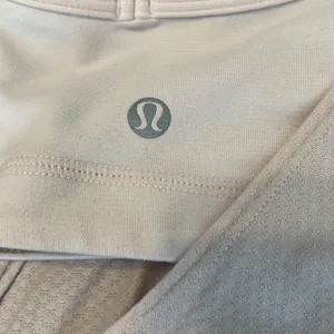 Lululemon size small sleeveless blush workout top built in bra GUC thumbnail 5
