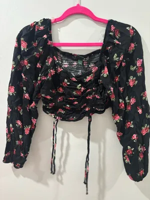 Women’s Top Black thumbnail 1