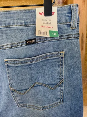 NEW Wrangler Women’s High Rise Bootcut Light Wash Blue Denim Jeans, Size 12x31 thumbnail 13