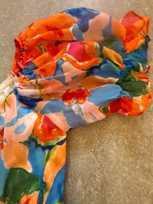 Luxxel Vibrant Abstract Floral Puff Sleeve Ruffle Romper Size Large thumbnail 3