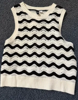 H&M Sweater thumbnail 1
