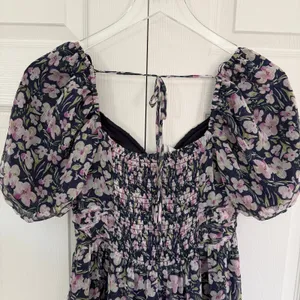 ASTR The Label V-Wire Sweetheart Floral Midi Dress Puff Sleeve Purple Navy thumbnail 9