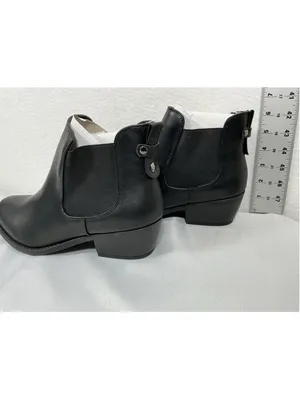 Woman’s New Soda Chelsea Pull On Bootie Size 8 Black Faux Leather Block Heel thumbnail 3