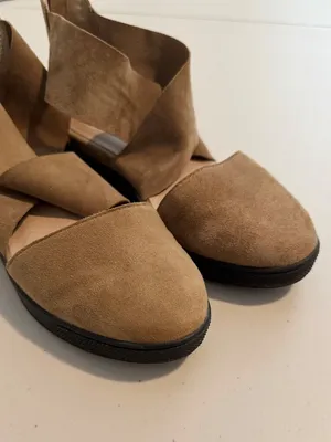 Eileen Fisher Carver Sandal‎ Size 7.5 Brown Nubuck Leather Criss Cross Capsule thumbnail 3