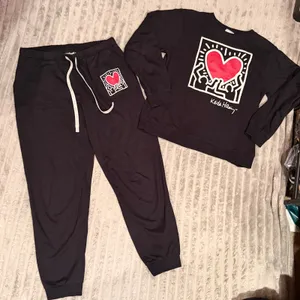Keith Haring Heart Graphic Sweatshirt and Joggers Loungewear Set Black Small thumbnail 2