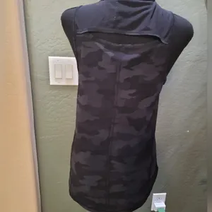 Camo tank top thumbnail 3