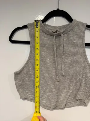 Gray‎ Ribbed Gymshark Slounge Cropped Tank Top thumbnail 4