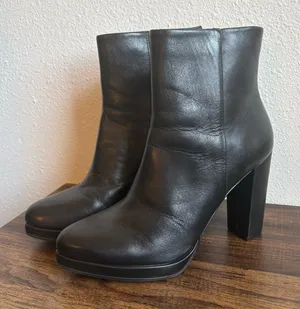 Antonio Melani Black Leather Platform Heeled Ankle Boots thumbnail 1